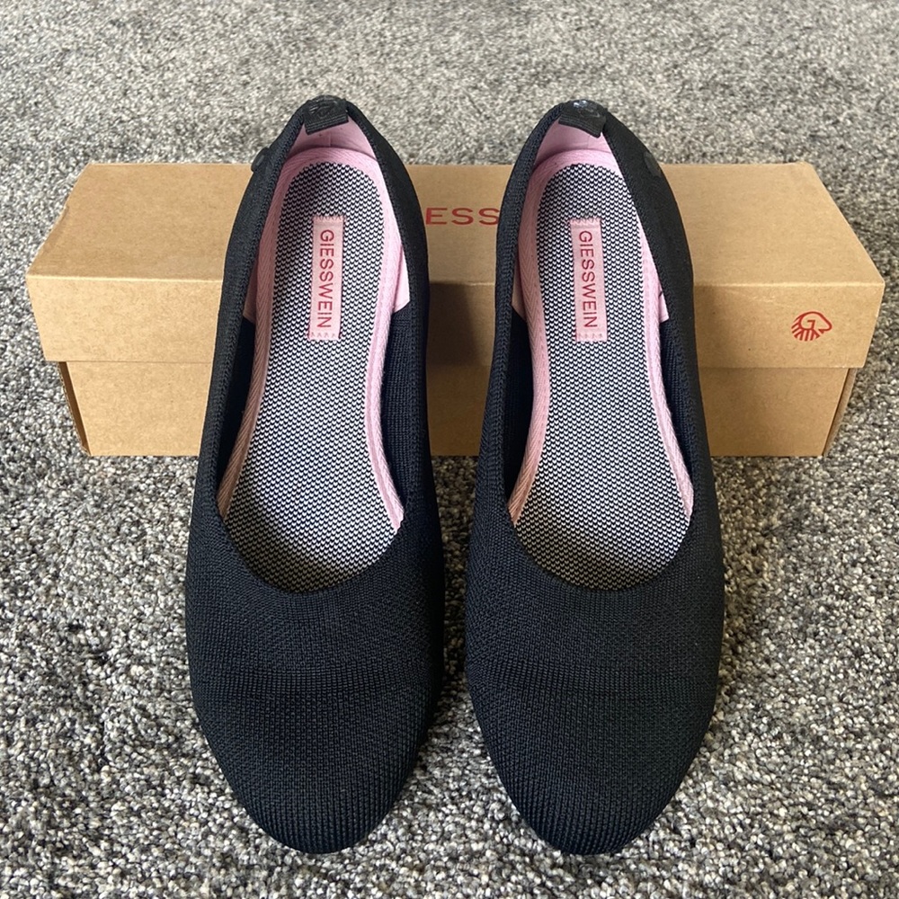 Worn once! Recycled PET plastic flats with rounded toe, stretchy (like Rothy’s).